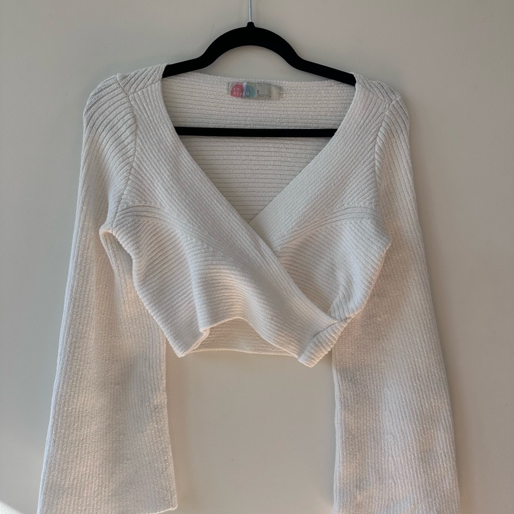 Elegant White V-Neck Sweater